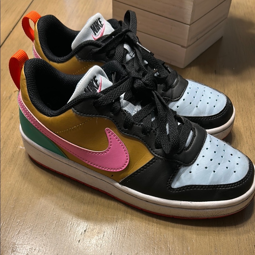 Nike Black and Pink Sneakers with Color-Blocking Design